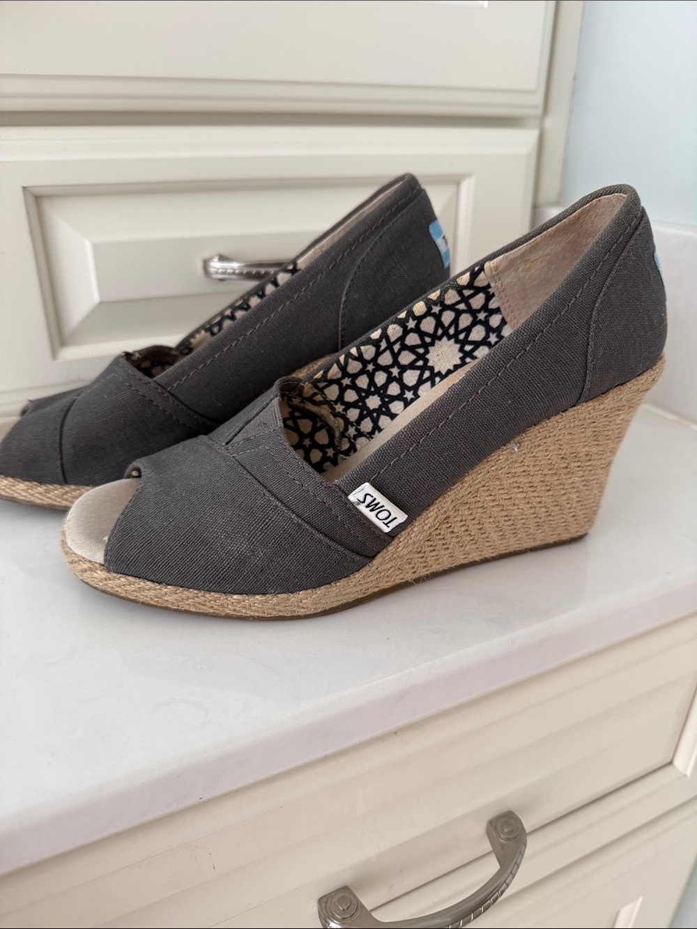 TOMS Gray Canvas Espadrille Wedge Peep Toe; Size 6.5